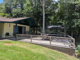 LaRue's Private Lakeside Cottage - 1