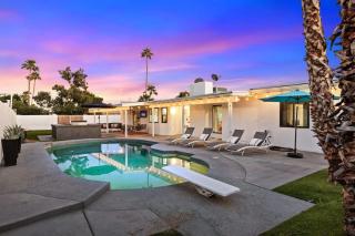 Modern Retreat Minutes from Shopping Dining & Golf - 9