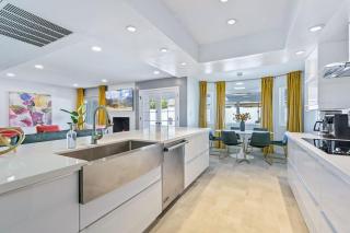 Modern Retreat Minutes from Shopping Dining & Golf - 5