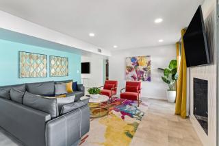 Modern Retreat Minutes from Shopping Dining & Golf - 2