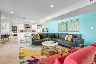 Modern Retreat Minutes from Shopping Dining & Golf - 1