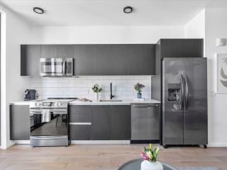 MVR - Floor-to-Ceiling Views from Studio - 8