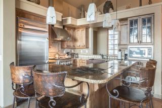 Wolf Pack Hideaway - 5