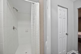 Spacious 2bd2bth Apt I Private Porch I Parking - 3