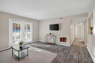 Crest At East Cobb 1830 Sleek & Cozy 2bd 2bt - 6