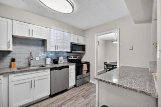 Crest At East Cobb 1830 Sleek & Cozy 2bd 2bt - 1