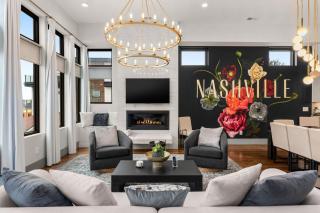 Luxe Getaway with Hot Tub - 0