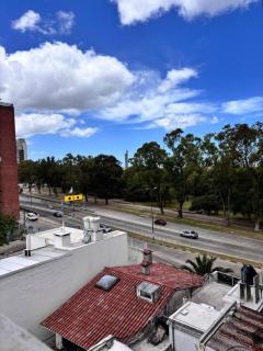 Luminoso y funcional en Parque Batlle equipado - 3