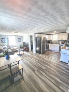 Cozy 2 Bdrm Cottage King bed - 8