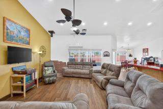 4BR Desert Oasis near Valley and Vegas - 2