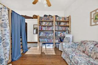 4BR Desert Oasis near Valley and Vegas - 1