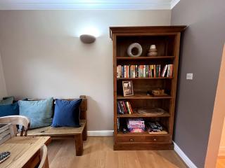 Hazel House - Cosy 2 bedroom house with parking near to Oxford - 3