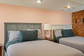 Modern 3BR Condo Walk to Downtown and UT with Parking - 2