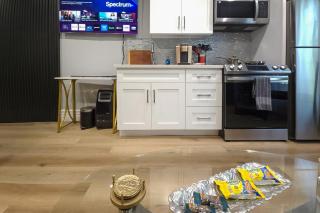 Walk to Hollywood Blvd Chic LA Studio with Patio! - 4