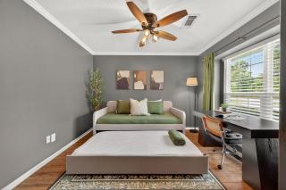 Luxury Stay Pool Firepit Game Room & BBQ - 4