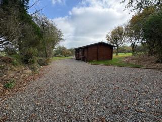 Brynmeini Lake Lodge - 5