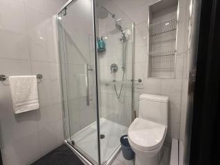 Downtown Private Room & Workspace Metros Sherbrooke & Berri! Fast Wifi! - 7