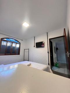 Quarto Backdoor, confortável e a 50m da praia do Campeche - 0