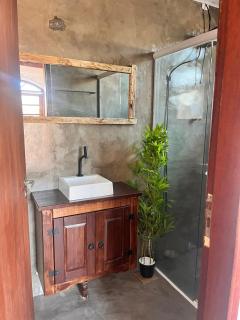 Quarto Backdoor, confortável e a 50m da praia do Campeche - 3