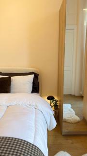 The Little Red Door - Holland Park - London - 6