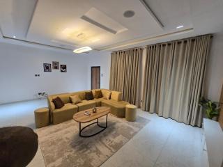 Beautiful 2 bedroom Apartment with Pool - 8