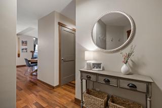 RidgeView Loft - Top Floor 2 Bed 2 Bath, Amazing Views - 1