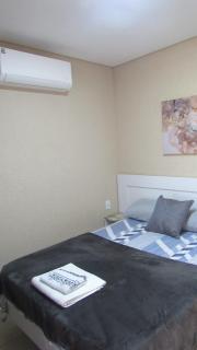 Quarto com varanda e cozinha e entrada independente - 1