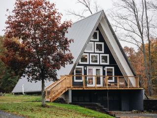 Cozy A-Frame Getaway Minutes from Nelson Ledges - 0