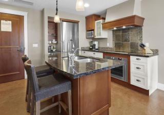 Star Suite -Luxurious condo with 3 fireplaces, and open Pool! - 6