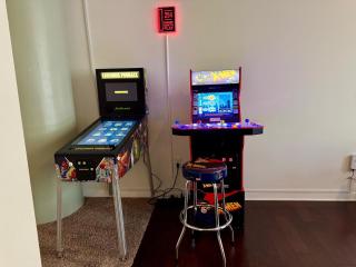 2BR Downtown Gem with Arcade games! - Sleeps 7 - Near Convention Center - Stadium - 1