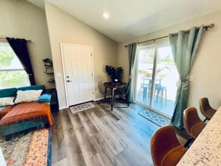 Colorful Comfort 3 Bedroom Home with Fenced yard - 5