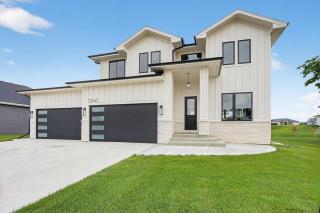 Spacious 6 bed 5 Bath Home, Close to Theatre and Restaurants - 0