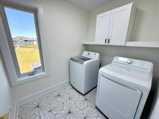 Spacious 6 bed 5 Bath Home, Close to Theatre and Restaurants - 4