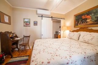 Sleeps 2 Private Entrance, Spa Tub, Near Casino - 8