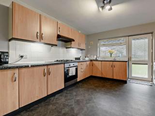 3 Bed in Tenby FB063 - 5