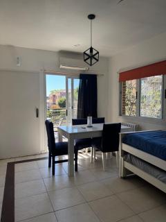 Hermoso depto cercano a hospital austral y usal - 2