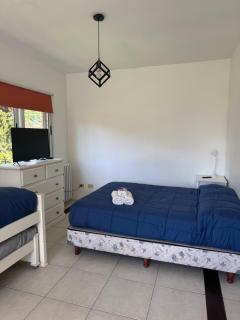 Hermoso depto cercano a hospital austral y usal - 5