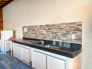 Flat com 1 quarto com ar split, sala e cozinha completa, No condomínio Portal do Atlântico a 100m praia de Taperapuã (Barraca do Gaúcho) , portaria 24hrs, piscina. - 7