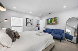 Spacious 4BR Waterfront Home with Private Pool, Tiki Hut & Free Parking near Miami & Key Largo - 1