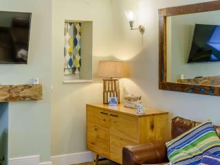 4 Bed in Tenby FB042 - 3