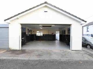 Gethin Lodge cosy Holiday cottage in Abercanaid 5mins from BPW with secure double garage with cctv sleeps up to 6 guests - 7