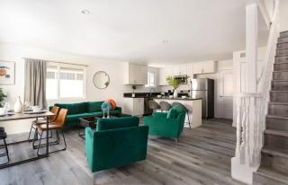 Relax in Spacious 3BR Apt Sleeps 8 and Parking - Glendale - 5