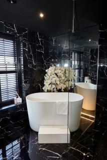 Gilbertson House-York-luxury-sleeps 7 with hot tub - 3