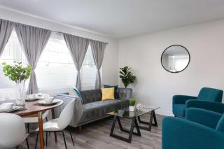 Modern 3BR Apt with Parking in Glendale - 7