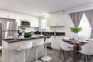 Modern 3BR Apt with Parking in Glendale - 6