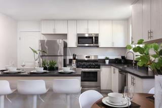 Modern 3BR Apt with Parking in Glendale - 4