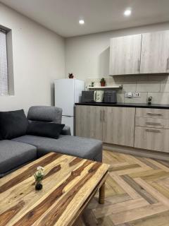 Near Birmingham - Stylish Retreat - Free parking - 5