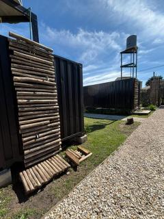 Apart Containers, Acantilados - 1