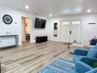 Bright 2BR Apt in Cape Coral Near Caloosahatchee River - 2