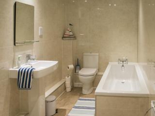 2 Bed in TENBY FB284 - 1